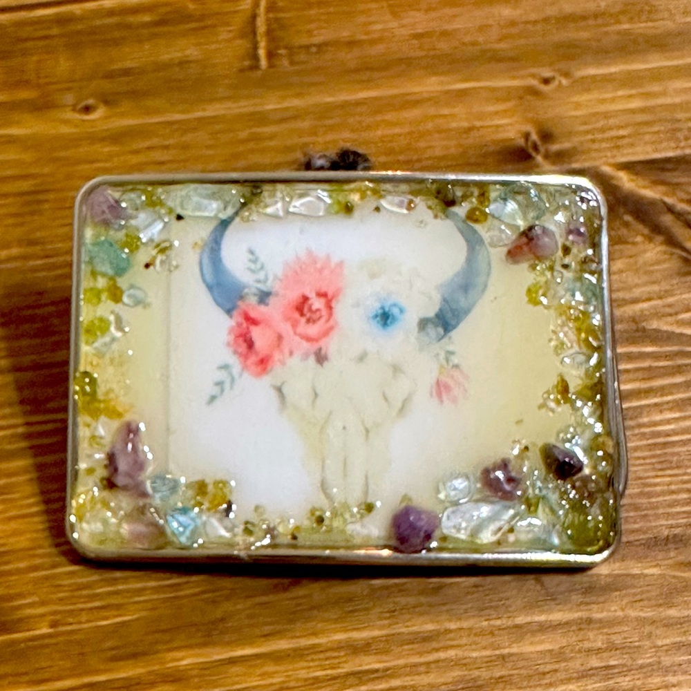 Western style belt buckle. Skull with horns and flowers.